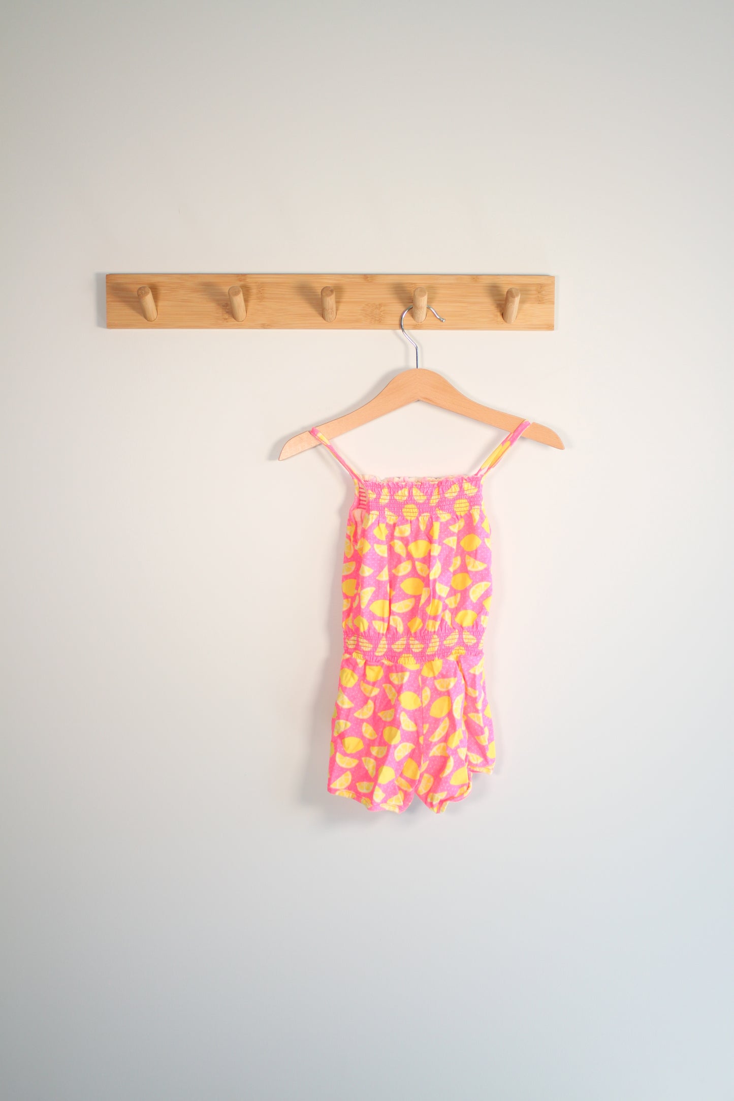 Kombinezonas Young dimmension