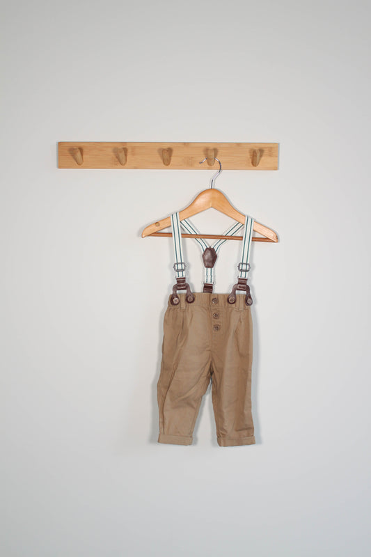 Kelnės su petnešomis, Next